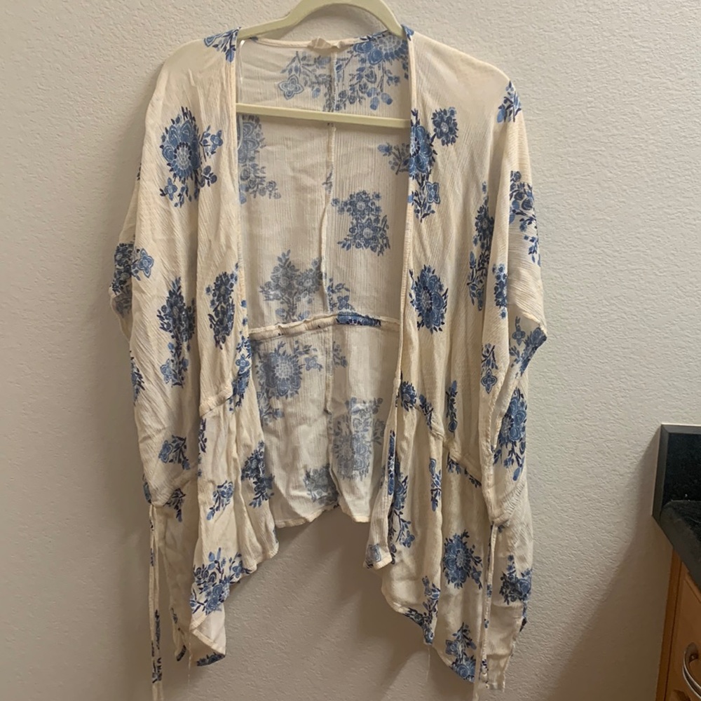 Altar’d state floral kimono size L